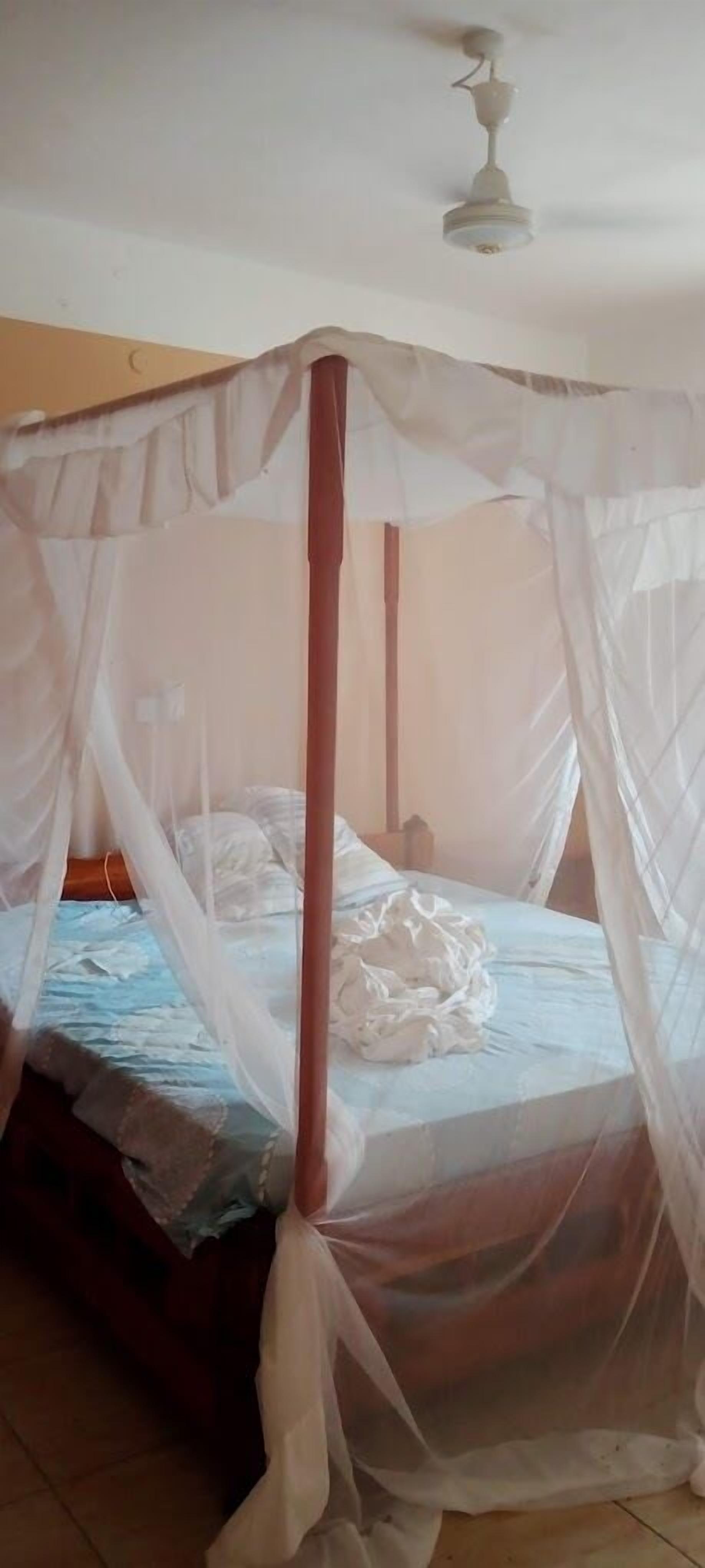 Standard Single Room | Free WiFi, bed sheets