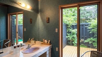 Separate bathtub and shower, free toiletries, hair dryer, slippers