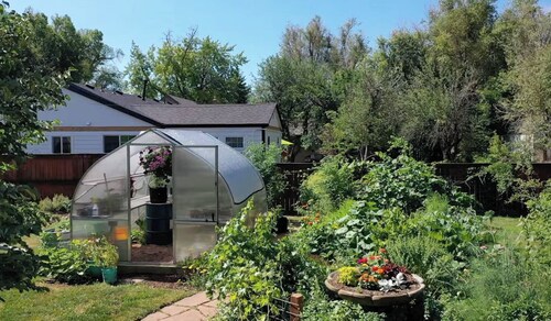 Quiet Garden Retreat Near Old Town