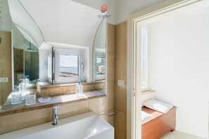 Bathroom - Vrbo Property (Gallipoli)