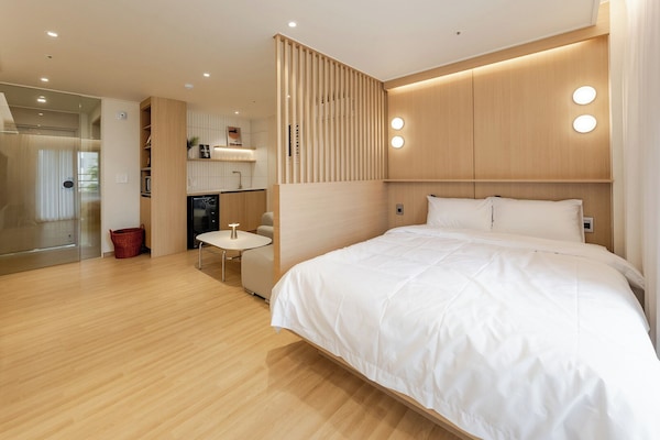 Basic Room, 1 Bedroom (206) | 1 bedroom, WiFi (free)