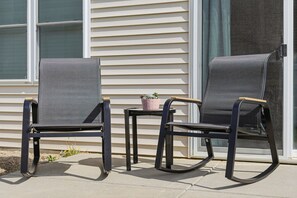 Terrace/patio - McLaughlin Pines — Unforgettable Themed Rooms Near Everything Lincoln (Lincoln)