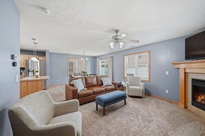 Smart TV, fireplace - McLaughlin Pines — Unforgettable Themed Rooms Near Everything Lincoln (Lincoln)