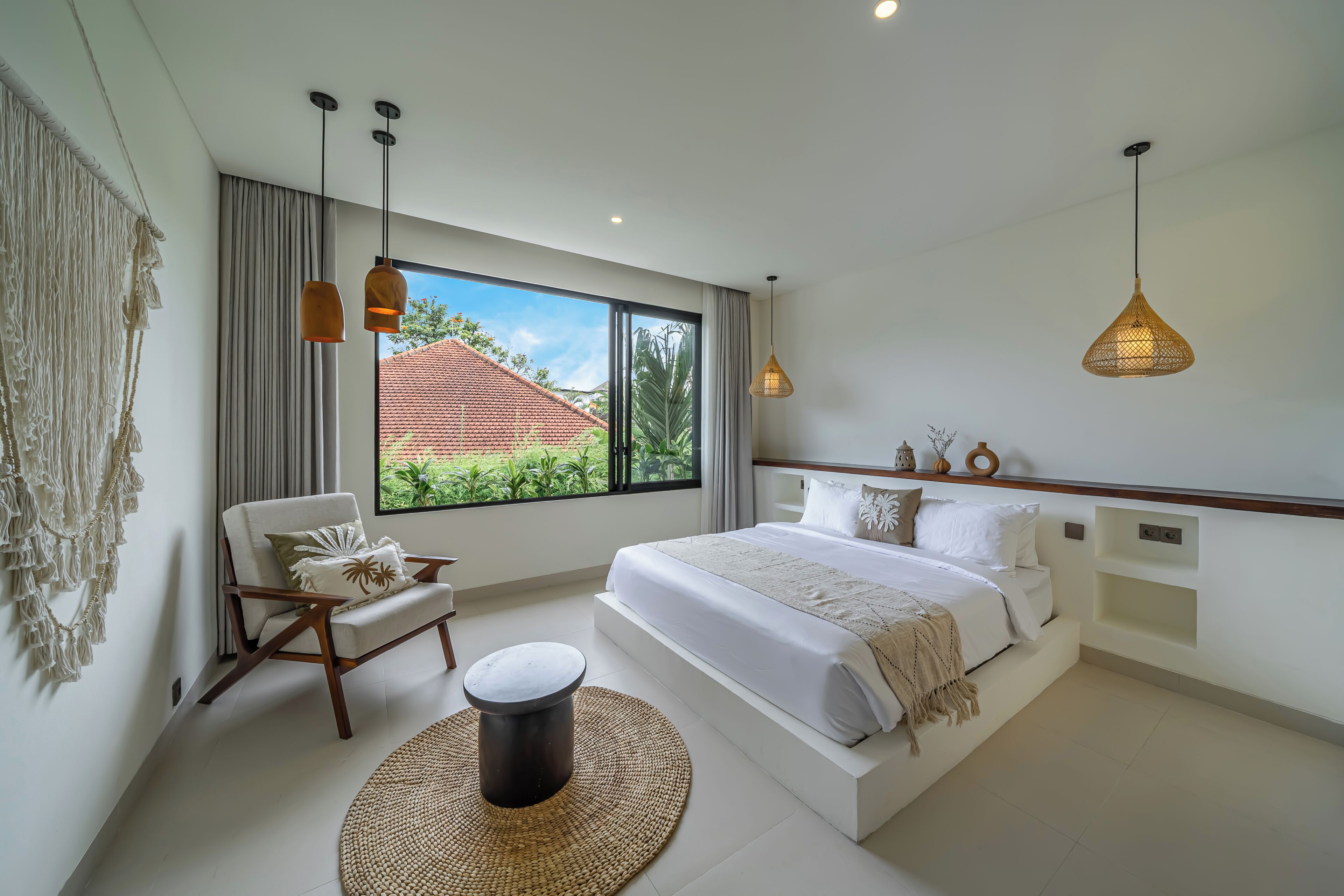 Luxe villa | Luxe beddengoed, een kluis op de kamer, een bureau, een laptopwerkplek