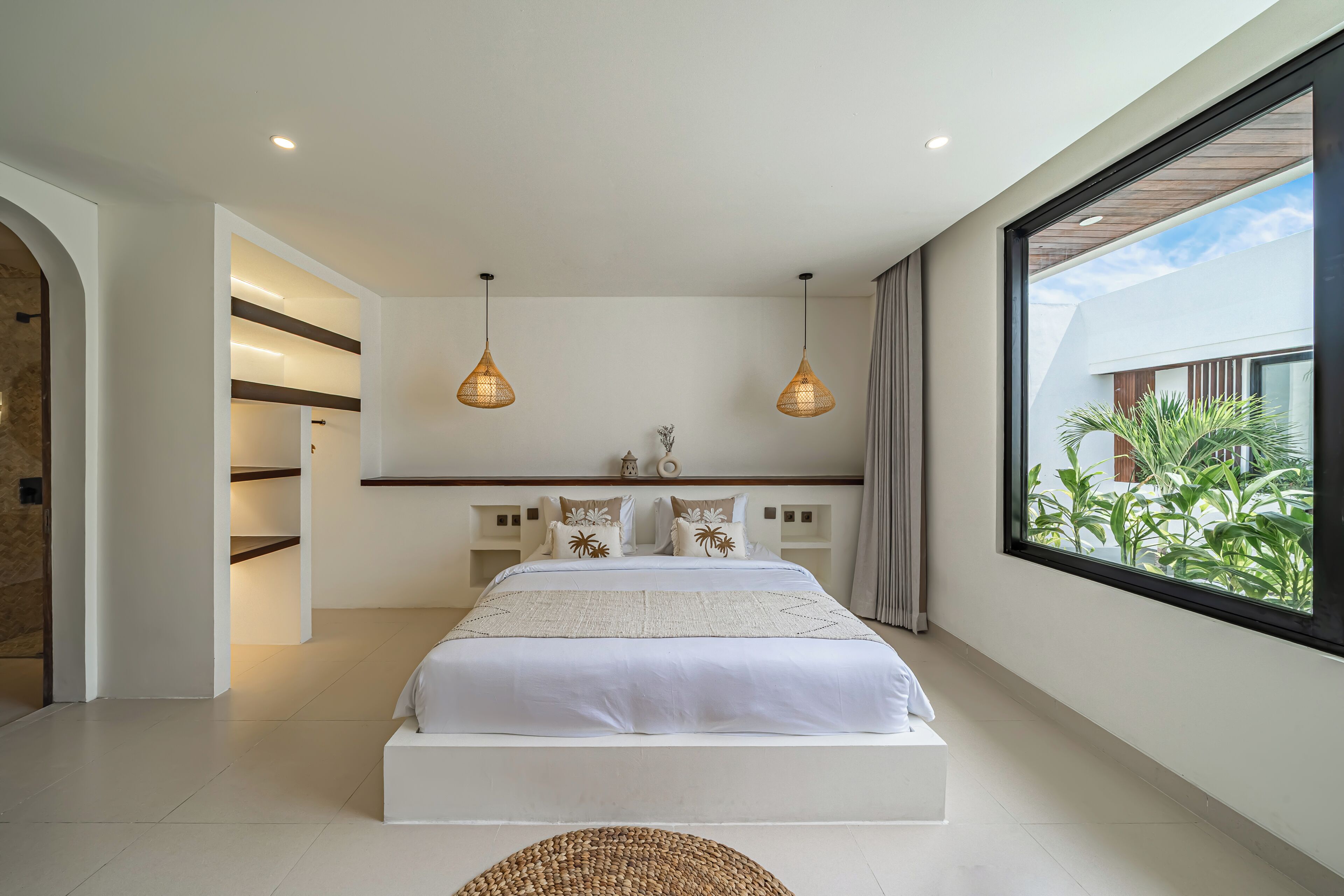 Premium bedding, in-room safe, desk, laptop workspace