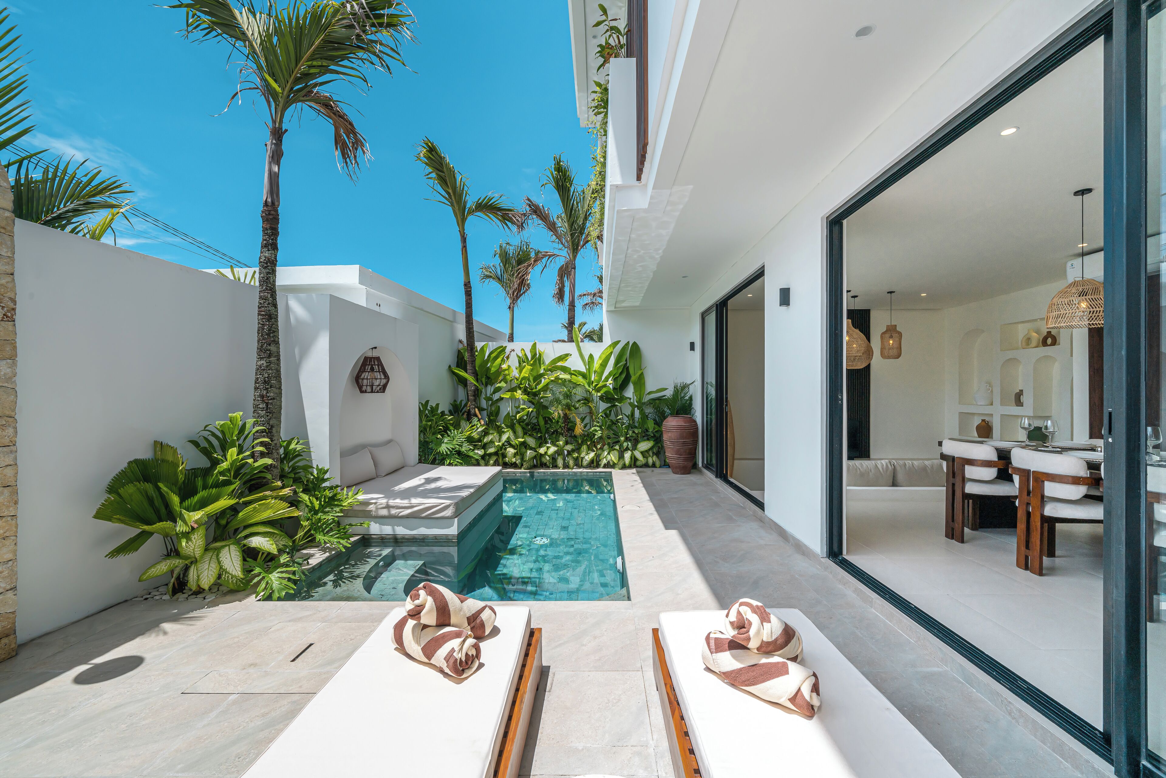 Classic Villa | Outdoor dining
