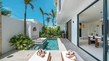 Classic Villa | Outdoor dining