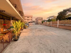 Property grounds - Baanngern Wualai (Hai Ya)