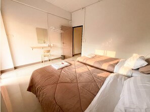 Vila básica, vista para a cidade | Cortinas blackout, Wi-Fi de cortesia
