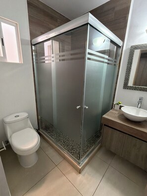 Shower, hair dryer, towels, soap - Almarena Beach House / Heated Swimming Pool (Mazatlan)