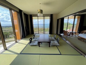Interior - Overlooking the ocean of Miyako Island, ocean view, 5-minute walk to the beach, villa for rent, max. 12 persons (宮古島市)