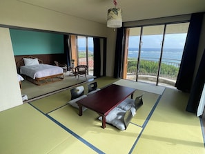 Room - Overlooking the ocean of Miyako Island, ocean view, 5-minute walk to the beach, villa for rent, max. 12 persons (宮古島市)