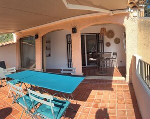 Outdoor dining - Paradise on the sea (Théoule-sur-Mer)