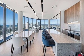 Fridge, microwave, oven, stovetop - The Gallery Broadbeach (Broadbeach)