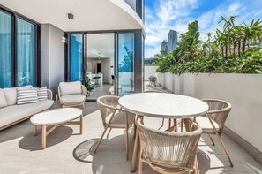 Outdoor dining - The Gallery Broadbeach (Broadbeach)