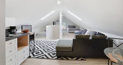 Upstairs Hillcrest Studio close to Balboa Park