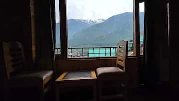 Quarto conforto, vista para a montanha | Parte interna