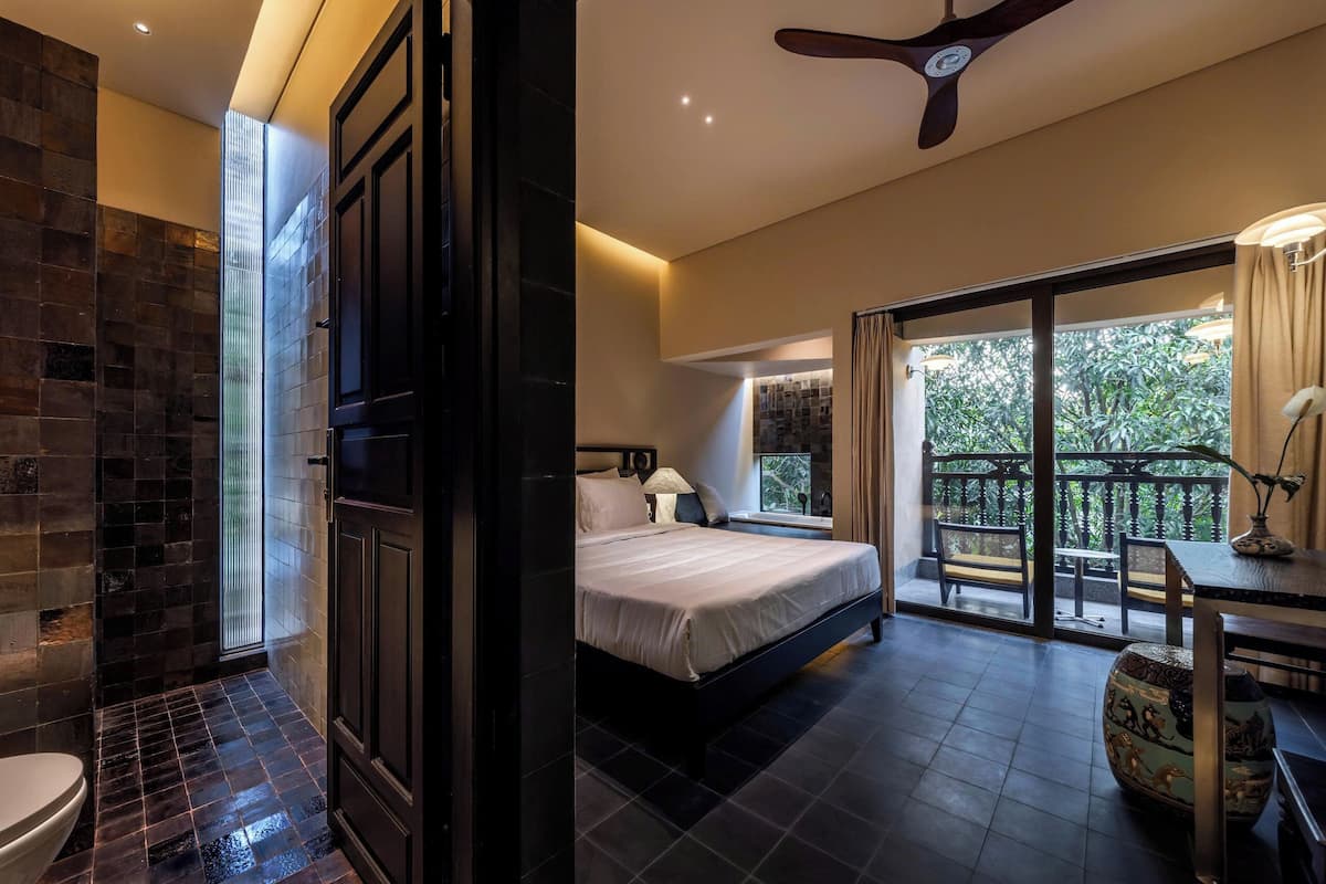 Deluxe Double Room, Garden View | Minibar, in-room safe, free WiFi, bed sheets