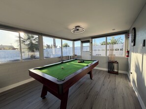 Games room - 3-bedroom 2 bathroom house in wonderful central Phoenix + sunroom/pool table (Phoenix)