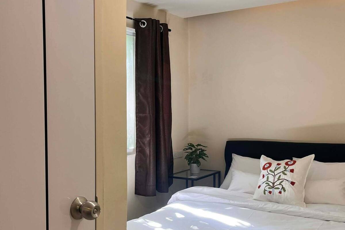 Quarto casal, vista para a cidade | Escrivaninha, espaço de trabalho para notebook, Wi-Fi de cortesia