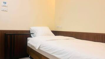 Business Single Room | Meja, ruang kerja komputer riba, Wi-fi percuma