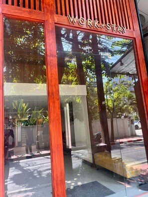Exterior detail - EAIN WORKplusSTAY (Krung Thep Maha Nakhon)