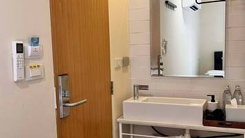 Double Room, City View | Bathroom | Shower, free toiletries, hair dryer, towels