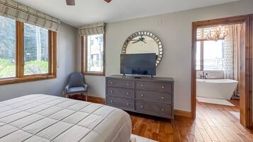 3 bedrooms, desk, iron/ironing board, WiFi
