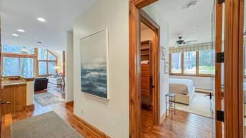 3 bedrooms, desk, iron/ironing board, WiFi