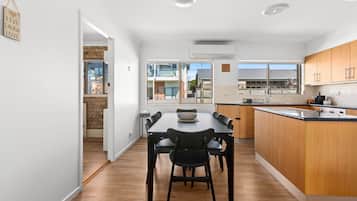 Apartment | Private kitchen | Cookware/dishes/utensils