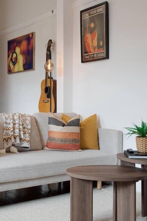 Smart TV, stereo - Stylish 2BR Apartment Opposite Bondi Beach (Bondi Beach)