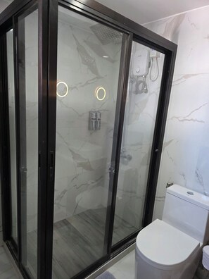 Hair dryer, bidet, towels, soap - Riverduplex - luxury duplex at a fair price (Dauis)