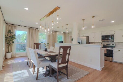 Family Home Base | Buda, Kyle & Austin Access | 4BR Half-Acre