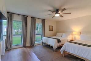 4 Schlafzimmer, Schreibtisch, Bügeleisen/Bügelbrett, Reisekinderbett