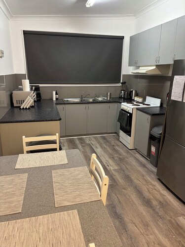 3 bedroom Cottage Sth Grafton with ensuite, AC, WI-FI, Parkin near river & town.