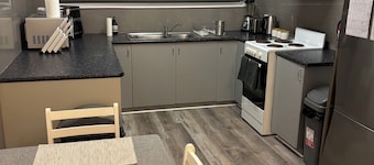 3 bedroom Cottage Sth Grafton with ensuite, AC, WI-FI, Parkin near river & town.