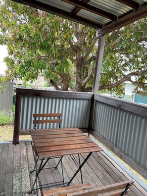 Outdoor dining - 3 bedroom Cottage Sth Grafton with ensuite, AC, WI-FI, Parkin near river & town. (South Grafton)