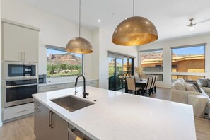 Fridge, microwave, oven, stovetop - Cathedral House, Hot Tub, Fire Pit, Deck, Views (Sedona)
