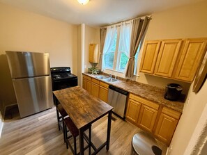 Fridge, oven, stovetop, dishwasher - The Black Nest • Modern Duplex w/ Porch (Ashland)