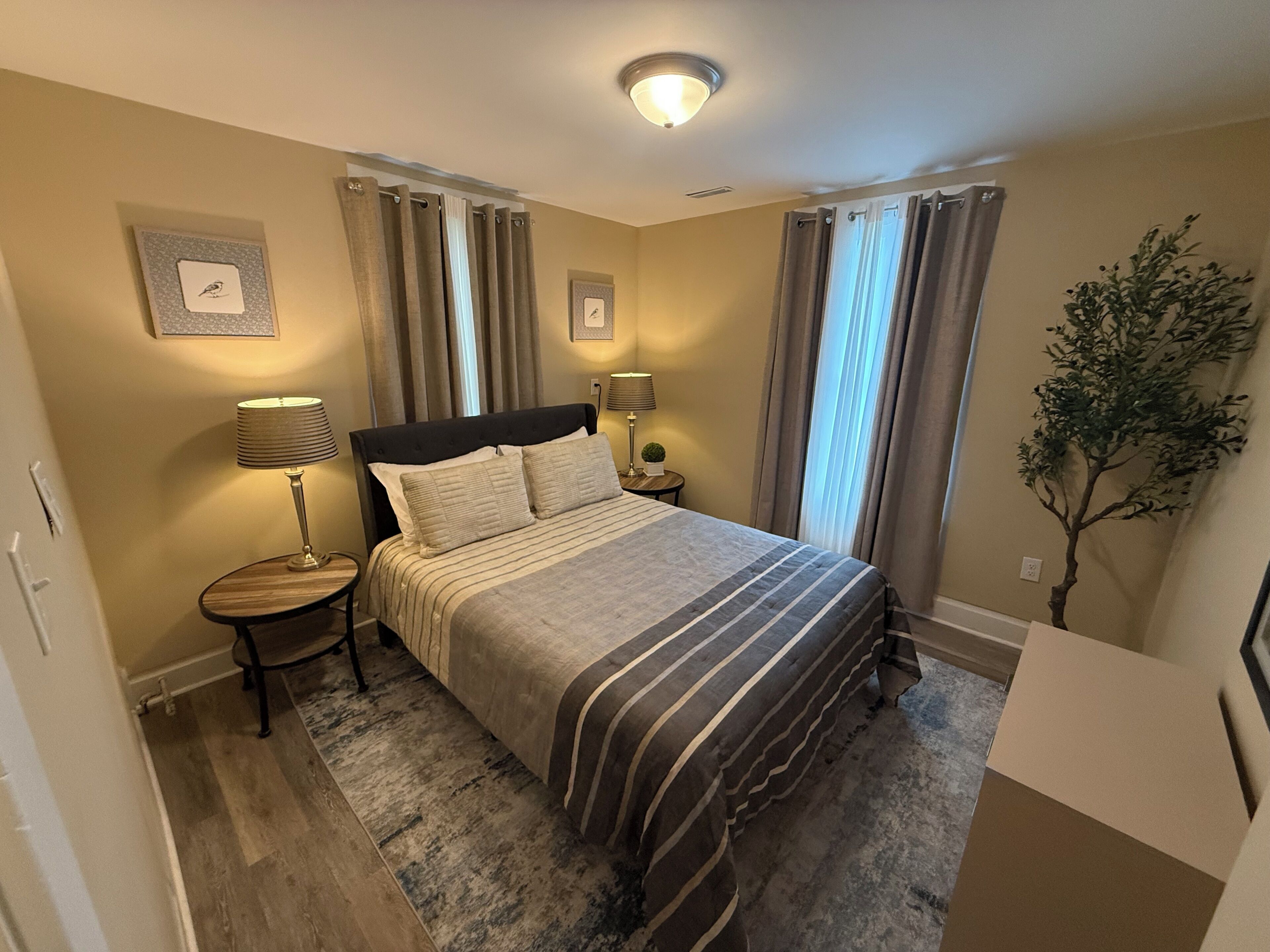 3 slaapkamers, een strijkplank/strijkijzer, gratis wifi, beddengoed