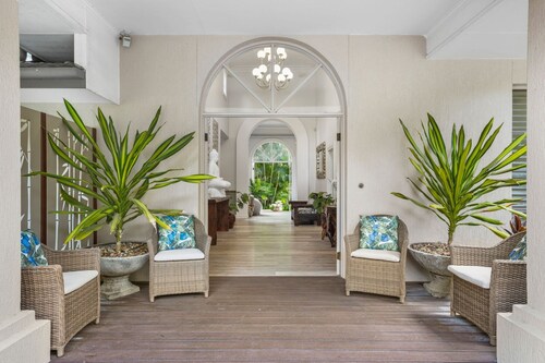 Spacious 7-bed Family Home in Chapel Hill