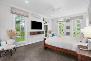 7 bedrooms, bed sheets - Spacious 7-bed Family Home in Chapel Hill (Brisbane)
