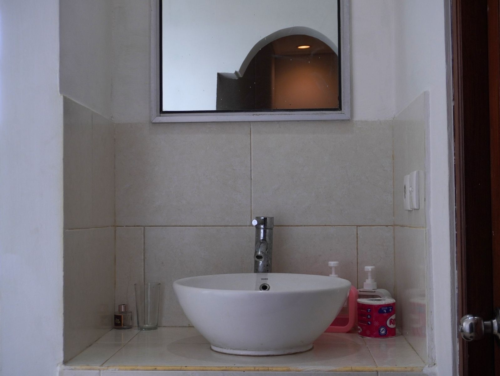 Kamar Double Standar, balkon | Kamar mandi | Shower, perlengkapan mandi gratis, handuk, dan sabun
