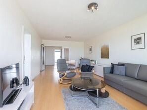 TV - Cozy 1-Bedroom Apartment with Sea View (Middelkerke)