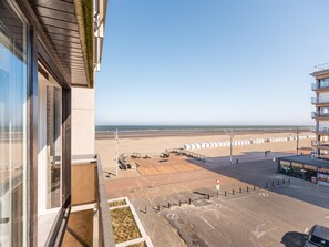 Property grounds - centrally located apartment by the beach (Koksijde)