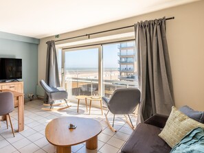 TV - centrally located apartment by the beach (Koksijde)