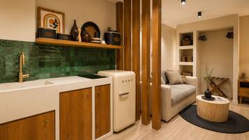 Deluxe Studio | Private kitchenette