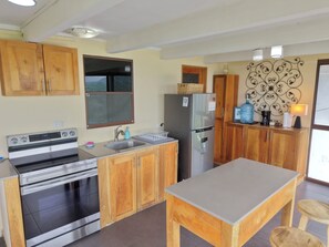Private kitchen - Cozy 1-bedroom apartment near to el Tunco with view (El Sunzal)