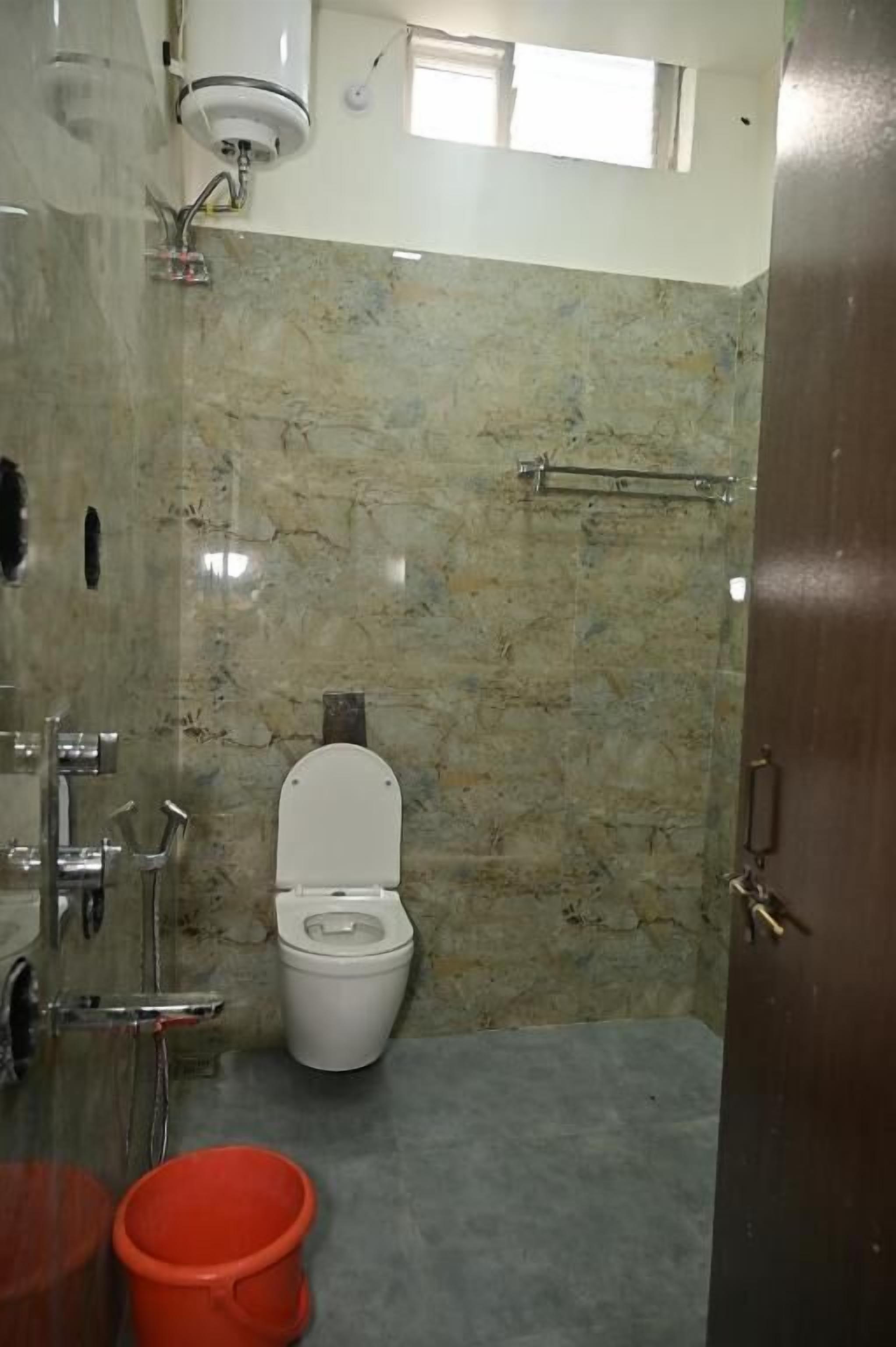 Family Room, City View | Bathroom