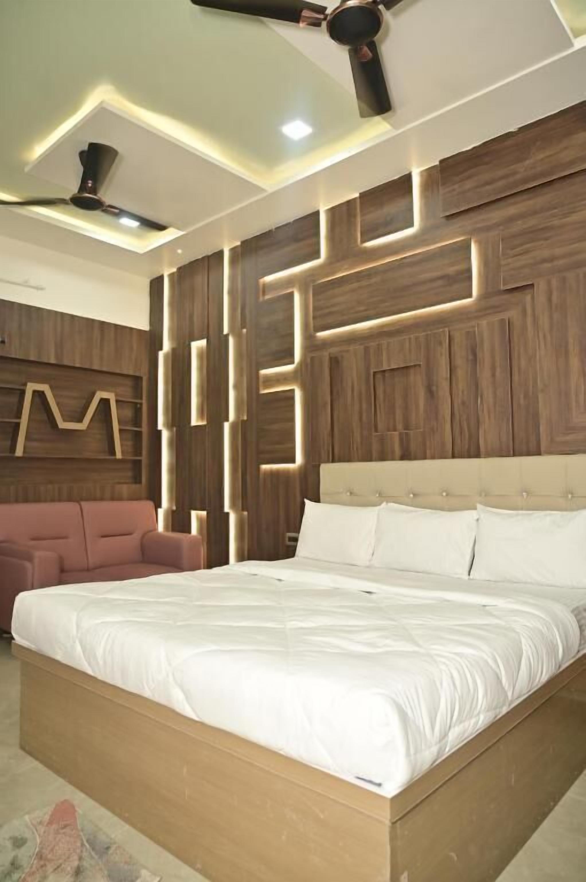 Deluxe Double Room, City View | In-room safe, free WiFi